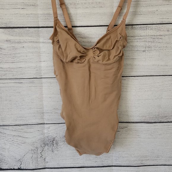 New Skims Seamless Sculpt Thong Bodysuit in Ochre - Picture 7 of 9